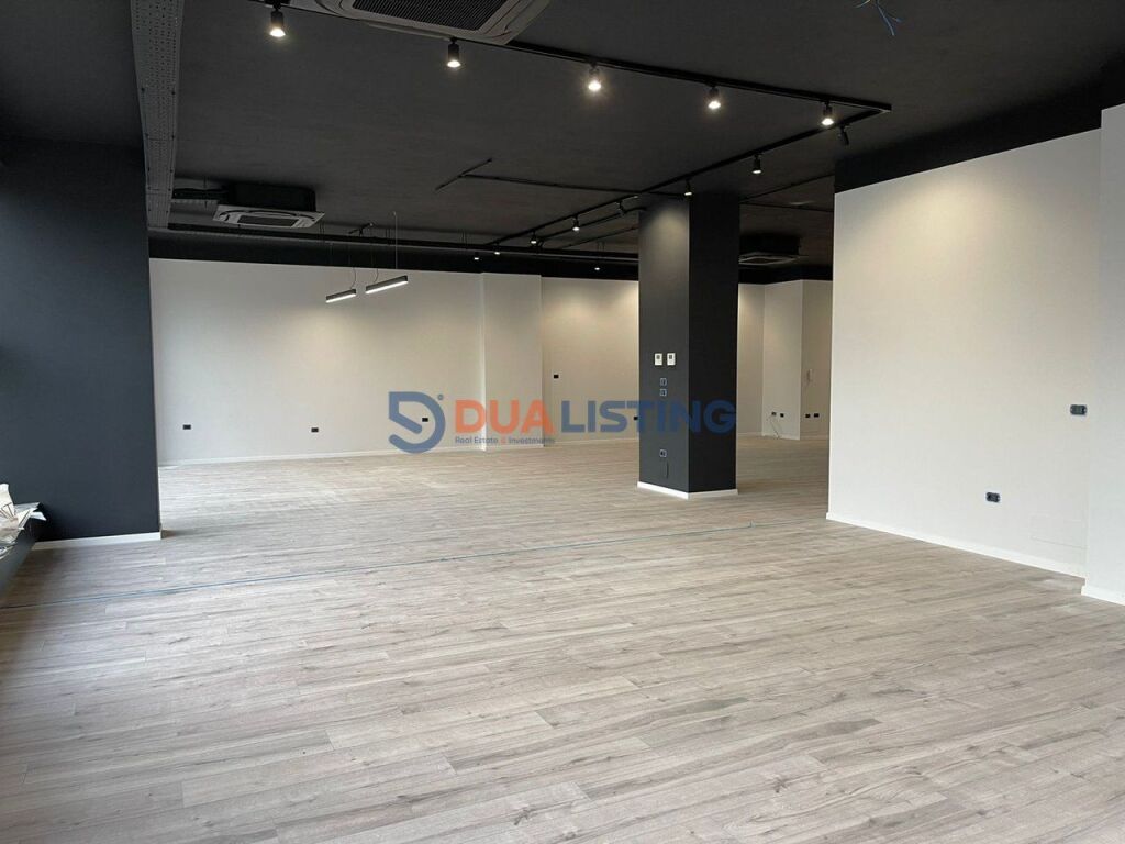 Locale Commerciale in Vendita – Posizione Premium 📍 Viale Giovanna d'Arco (vicino al Ministero degli Esteri)
