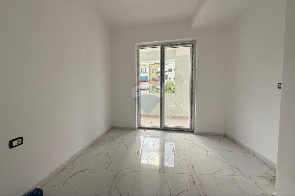 Apartament - Për Shitje - Shkolla e Bashkuar, Tiranë