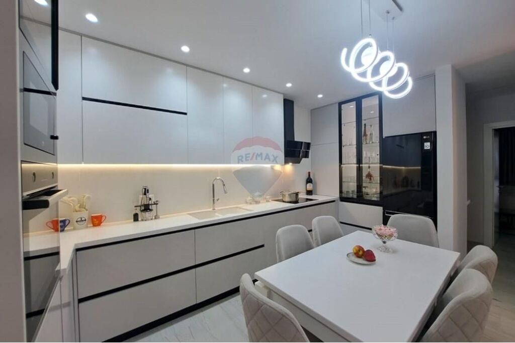 Apartament Luksoz për Shitje – Lungomare, Vlorë