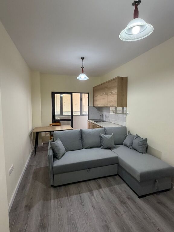 Qera: Apartament 1+1  Kati 6  📍Pallati me Shigjeta Cmimi:450 €