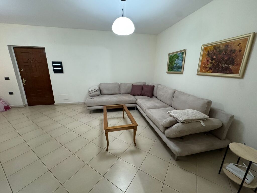 Apartament 2+1, Rruga e Durresit!