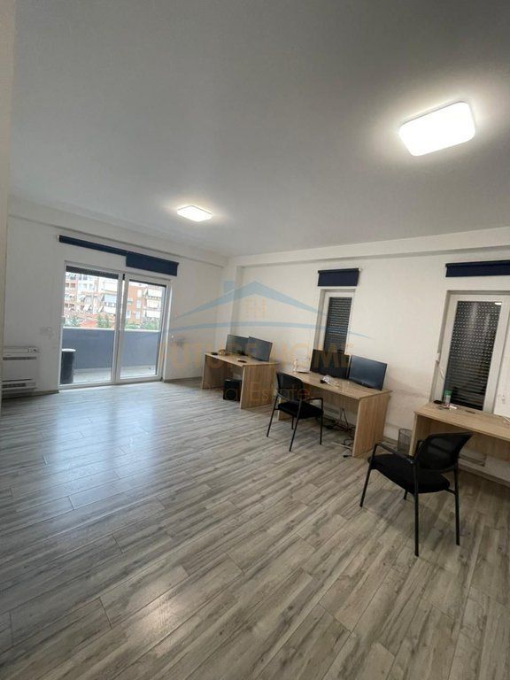 Qera, Ambjent biznesi Rruga Panorama , Quartum Residenxe