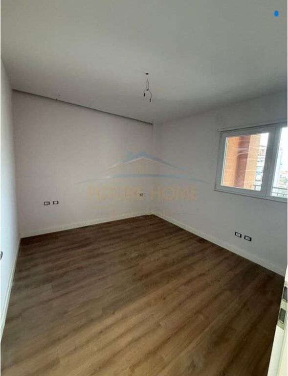 VENDESI APPARTAMENTO 2+1 VICINO ALLA SCUOLA ROSSA