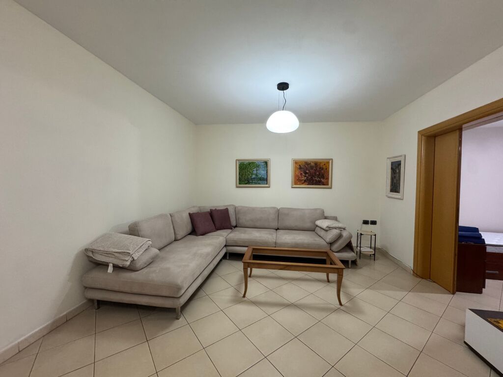 Apartament 2+1 me qira tek Rruga e Durresit!