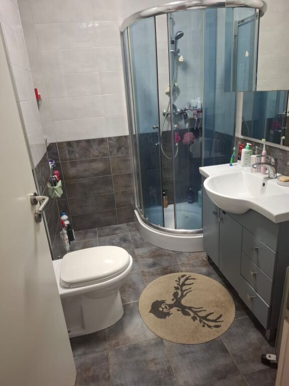 Shitet Apartament 3+1+2