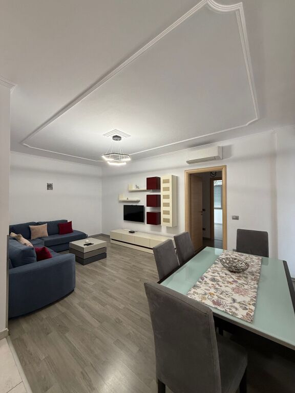 Jepet me qira apartament 2+1+2 tower bridge