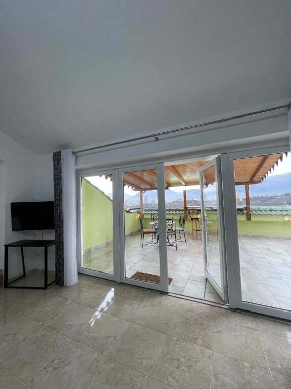 Penthouse for rent with a view of the Tirana lake at the dry lake