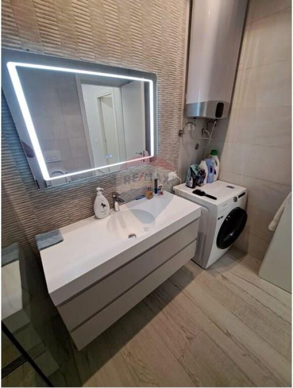 Apartament Luksoz për Shitje – Lungomare, Vlorë