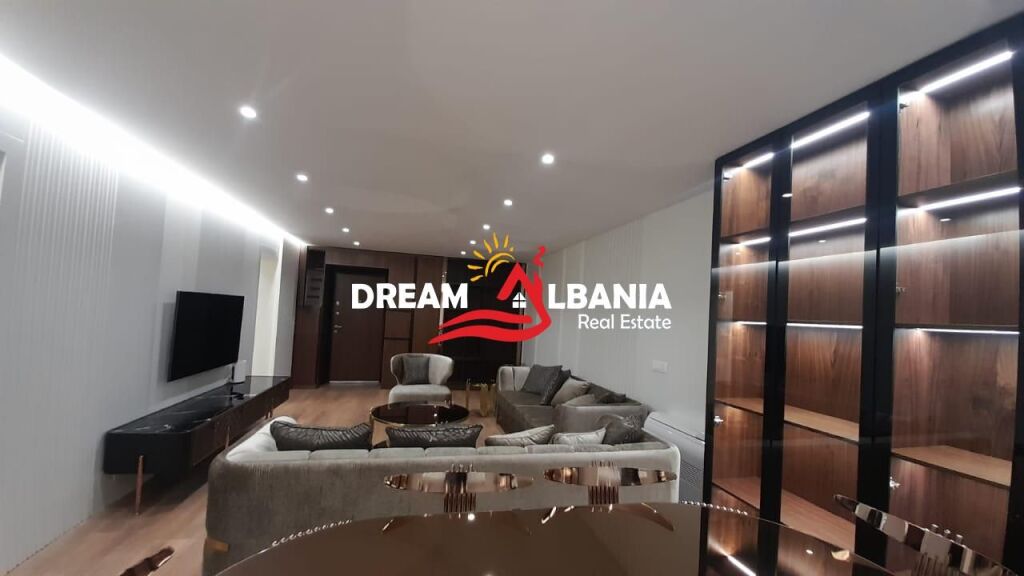Super Appartamento di Lusso 2+1+2+garage in affitto a Bllok via Sami Frasheri (ID 42214523).