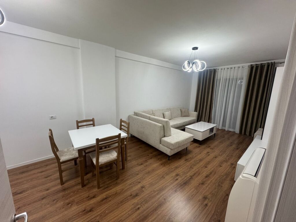 🏠 Affittasi appartamento 1+1 – Complesso E88, Laprakë (presso Carburante Kupola)💶 Prezzo: 650€