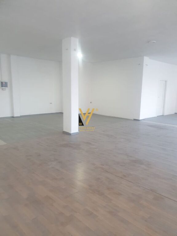 JEPET ZYRE 170 M2 ME QERA NE ASTIR 60.000 LEKE