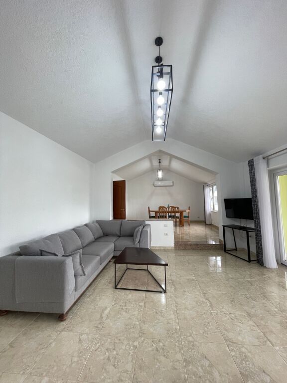 Penthouse for rent with a view of the Tirana lake at the dry lake