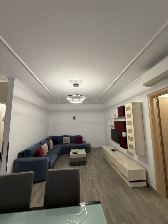 Jepet me qira apartament 2+1+2 tower bridge