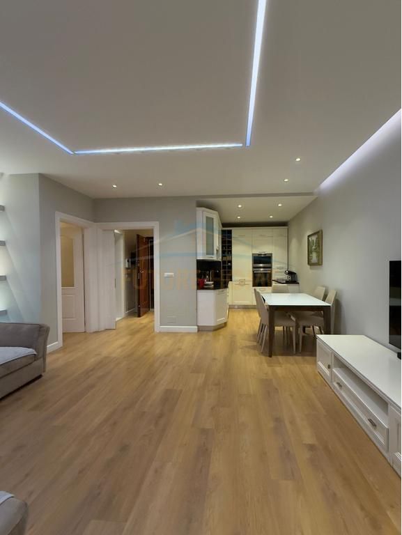 Sale, Apartment 2+1+2, Center, Tirana 425,000 €  /  UNA63245