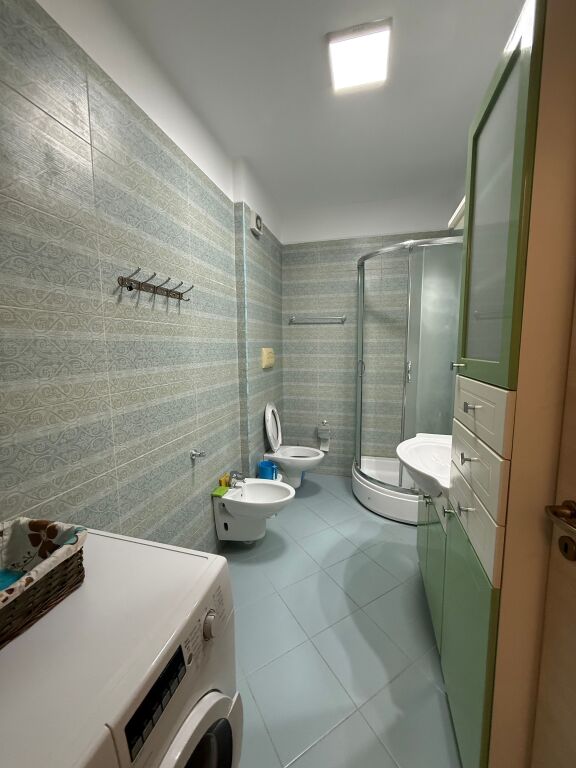 Jepet me qira apartament 2+1+2 tower bridge