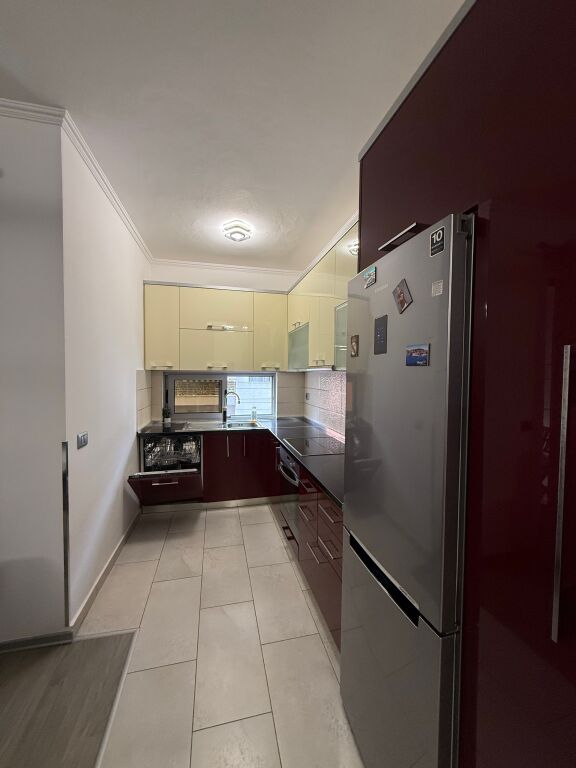 Jepet me qira apartament 2+1+2 tower bridge