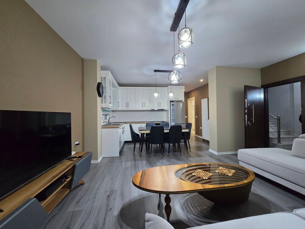 Jepet me Qera Apartament i Ri Vile   Kati i pare