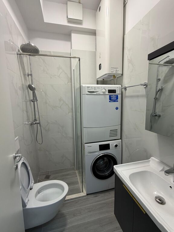 Qera: Apartament 3+1+2 i mobiluar Cmimi 650 euro Ish Dogana