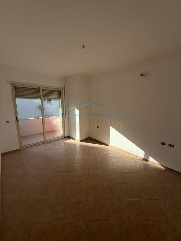 In vendita, Appartamento 2+1+2, Lago Secco, Tirana.