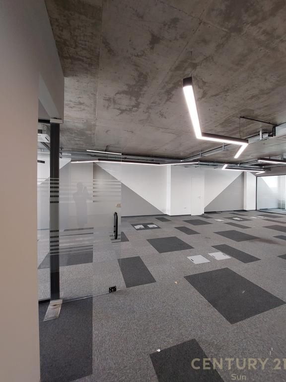 Locale commerciale in affitto 363 m² (300 m² netti) – Rruga e Kosovarëve, Tirana.