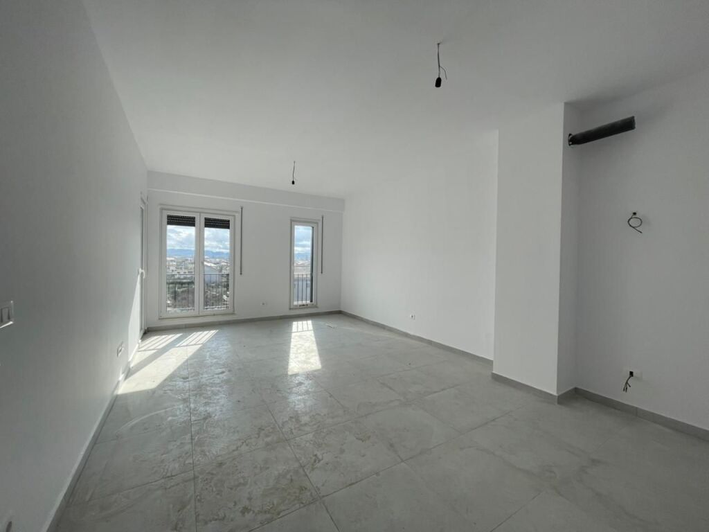 Apartment 1+1 for sale in Kamez.