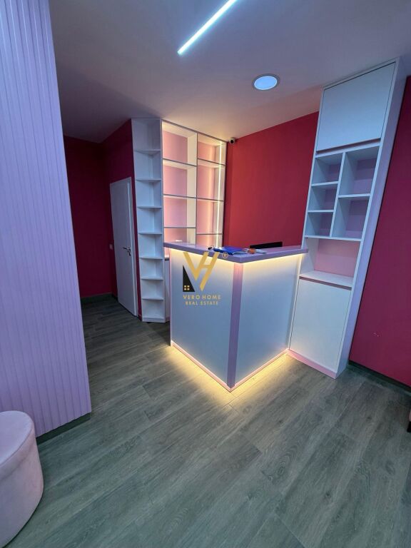 UFFICIO 40 M2 IN AFFITTO DA TOM DOSHI, SHKOZE 35.000 LEKE
