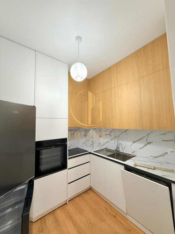 Apartment for rent in the Komuna e Parisit area.