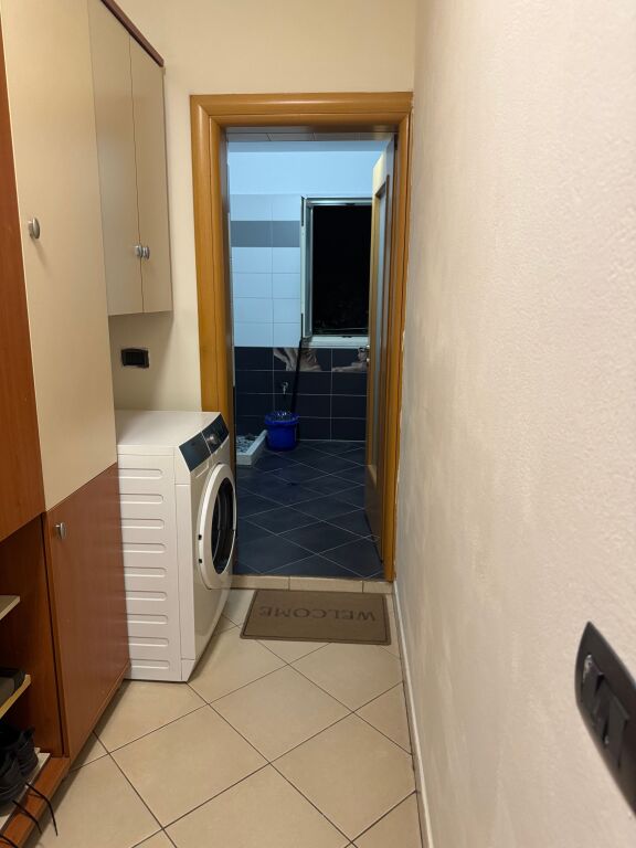 Apartament 2+1 me qira tek Rruga e Durresit!