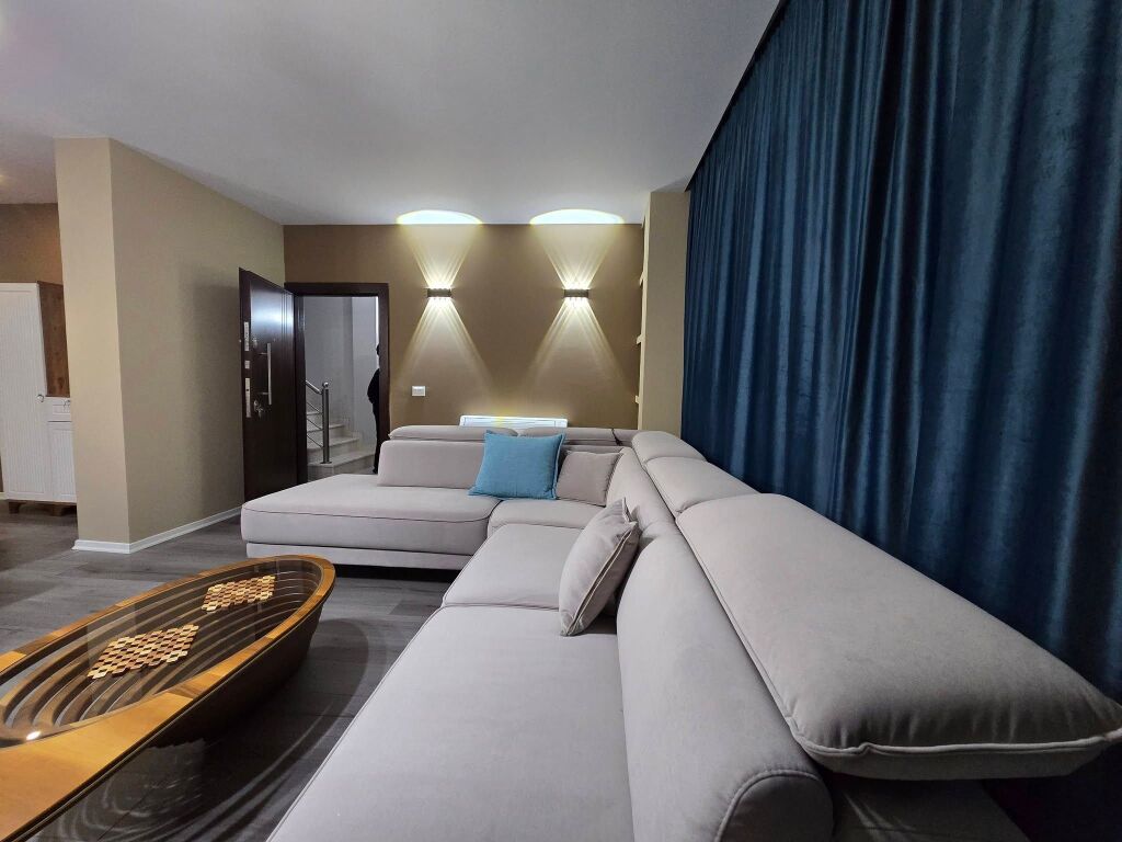 Jepet me Qera Apartament i Ri Vile   Kati i pare