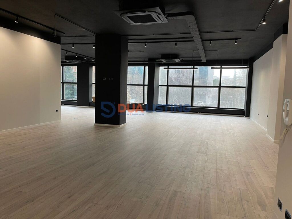 Locale Commerciale in Vendita – Posizione Premium 📍 Viale Giovanna d’Arco (vicino al Ministero degli Esteri)