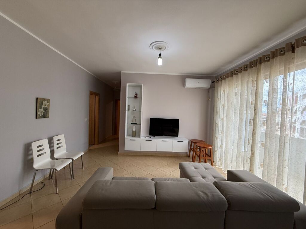 AFFITTO 2+1+2 ASTIR VICINO ROTONDO 500 MILA LEKE /MESE