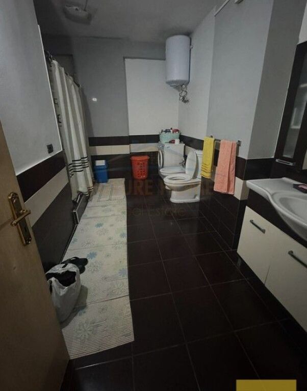 Shitet, Apartament 2+1, Unaza e Re
