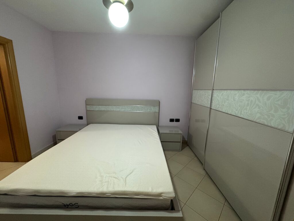 Apartament 2+1 me qira tek Rruga e Durresit!