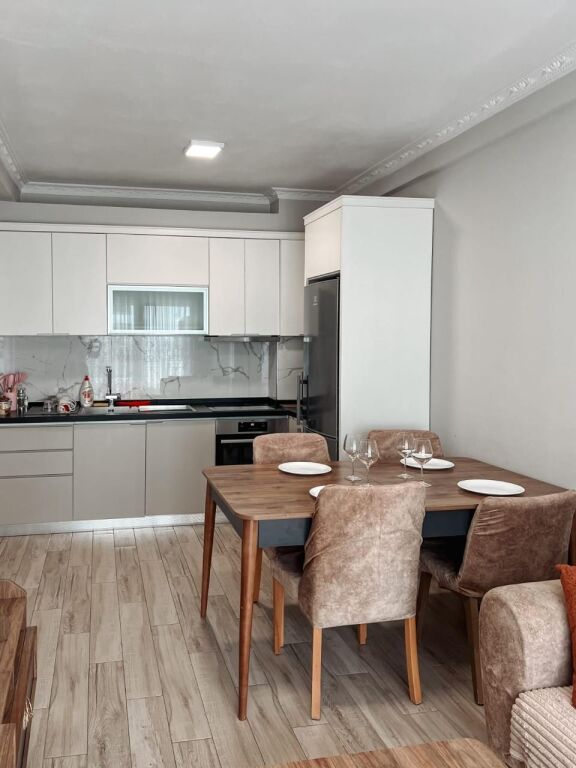 Medreseja, jepet me qira super apartment 1+1! 500 Euro