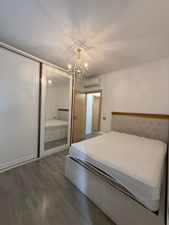 Jepet me qira apartament 2+1+2 tower bridge