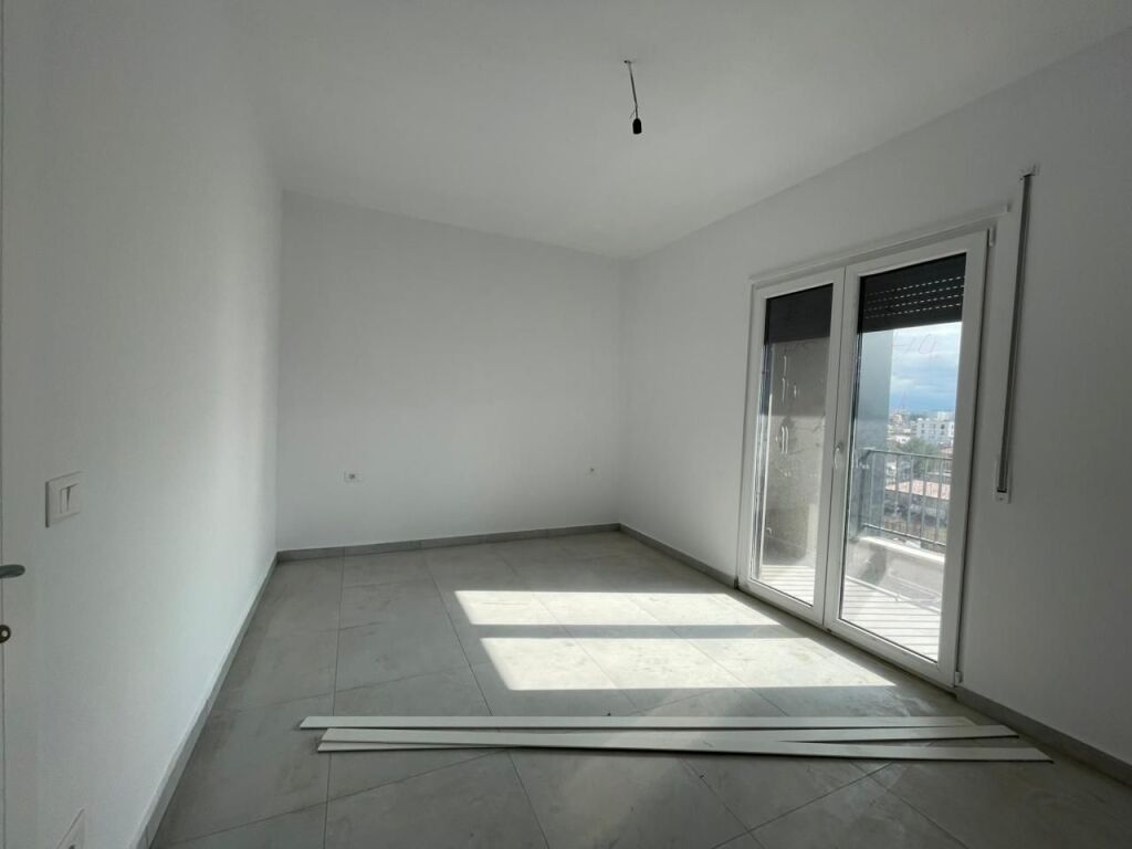 Appartamento 1+1 in vendita a Kamez.