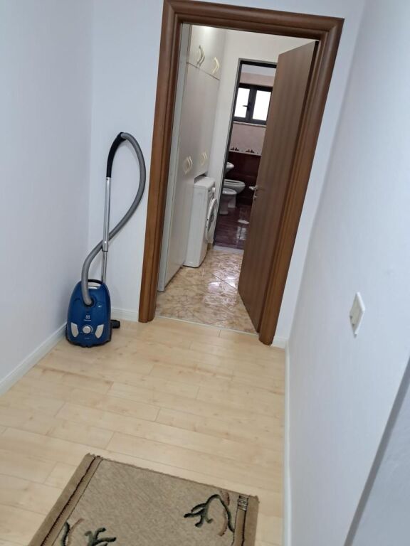 VENDESI APPARTAMENTO 2+1 SCUOLA DI BALLETTO