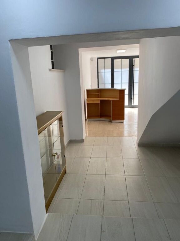 Business Premises, Center!