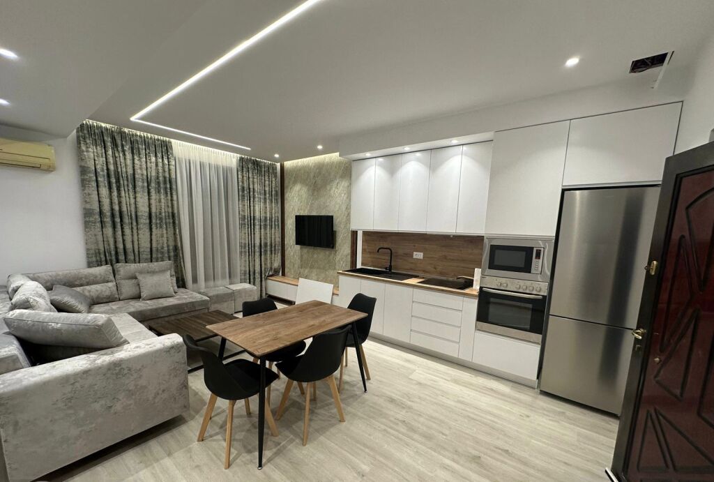 🏠 SHTËPI ME QIRA – ZOGU I ZI