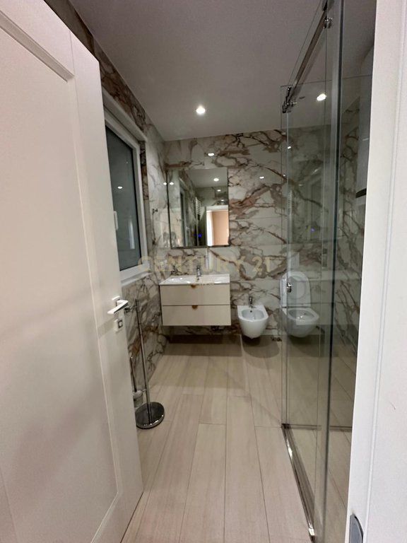 JEPET APARTAMENT 3+1 ME QIRA TEK LIQENI I THATE