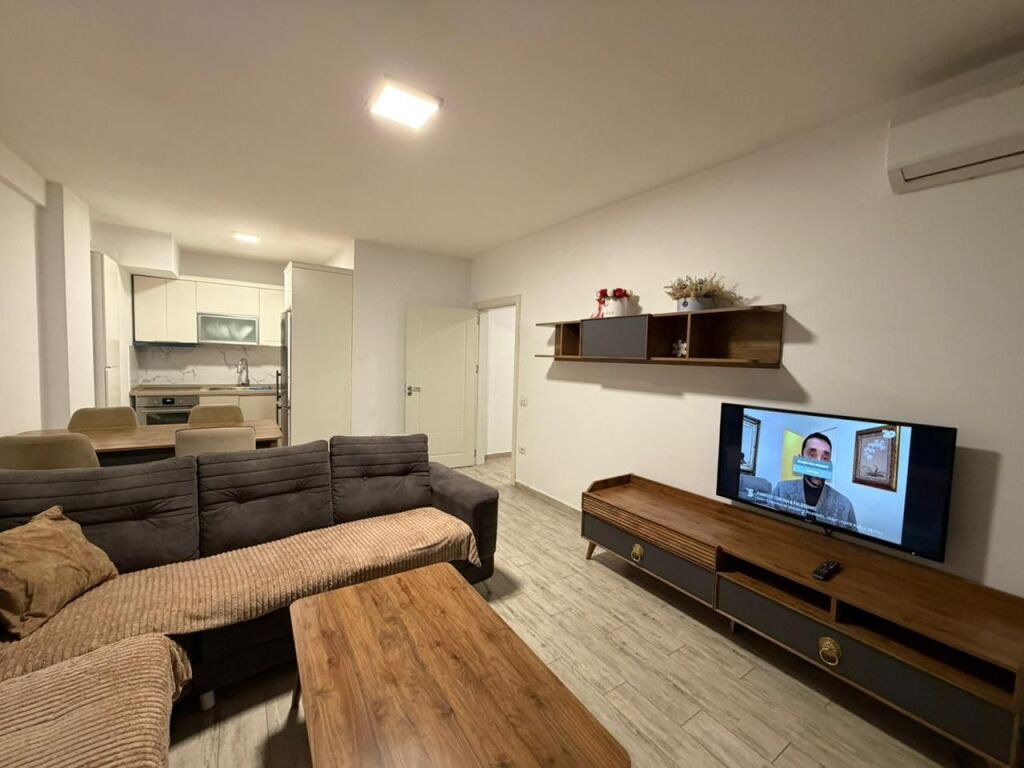Apartament 1+1 per qira prane Concord Center ne Rrugen 5-Maji.