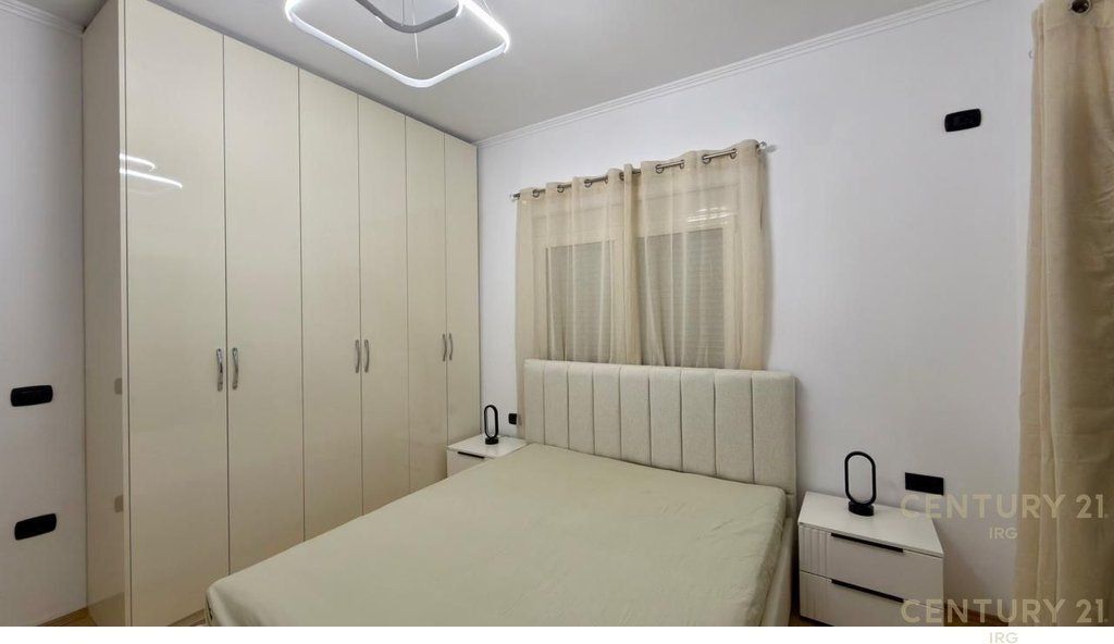 Jepet me qera apartament modern 1+1, Rruga e Dibres tek Medreseja!