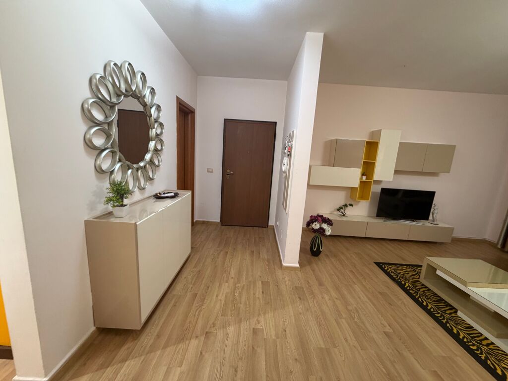 2+1,arredato,al giardino zoologico,prezzo 800 euro,con parcheggio