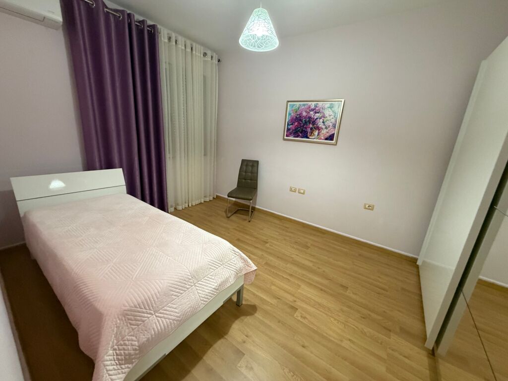 2+1,arredato,al giardino zoologico,prezzo 800 euro,con parcheggio