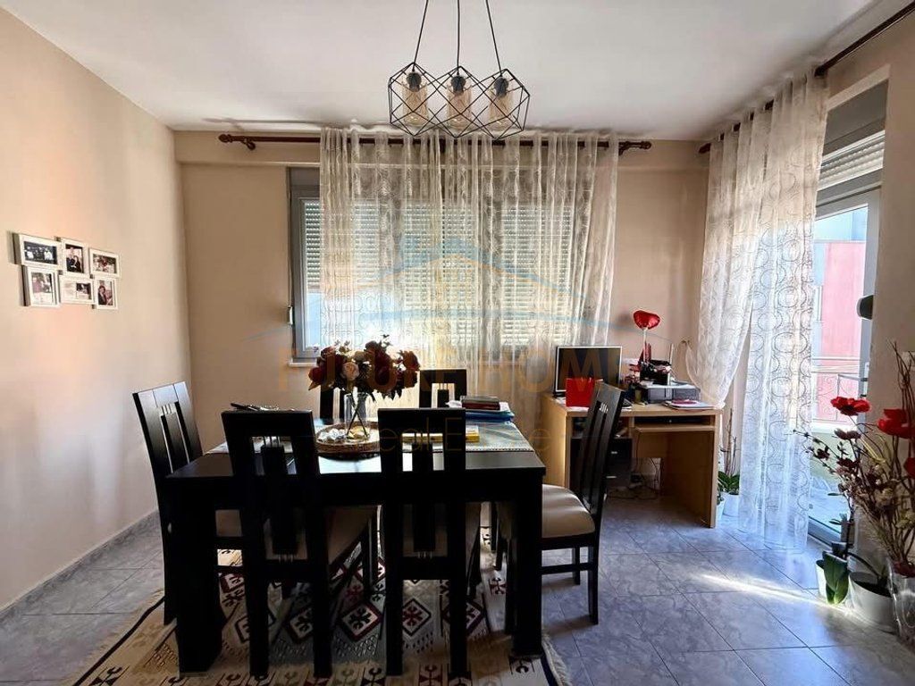 Shitet, Apartament 2+1, Ali Demi