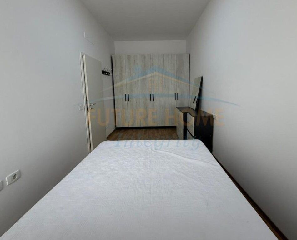 Affitto, Appartamento 1+1, Complesso Mangalem 21, Tirana.