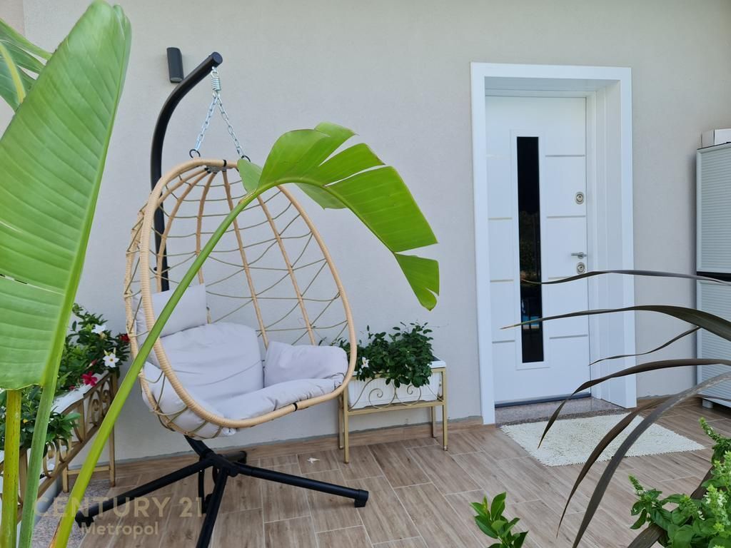 OFROJ PER SHITJE VILE ME PISHINE NE GJIRIN E LALZIT-REZIDENCA GALA! 420,000 €