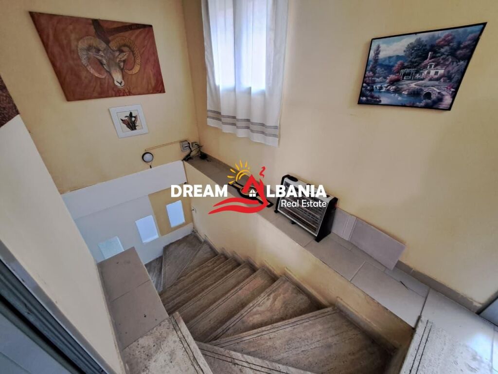 Vile 2 Kateshe+Papafingo ne Shitje, Brenda Unazes Vogel, prane Arkivit Qendror ne Tirane (ID 4151212)