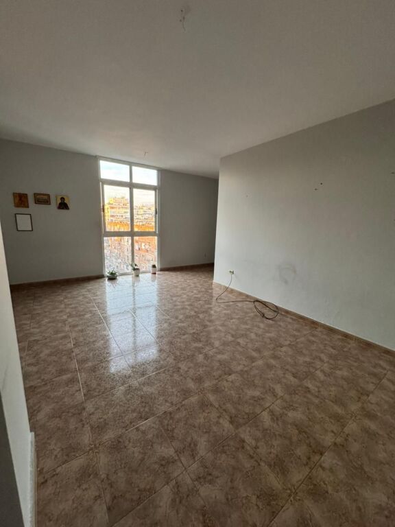 ZYRE ME QERA 80 M2 ISH ESKPOZITA 650 EURO