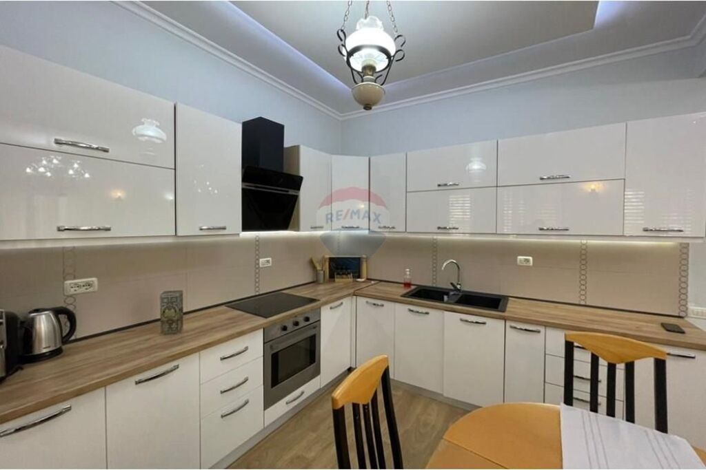 Apartament 2+1 me Qira tek Rr. Durresit